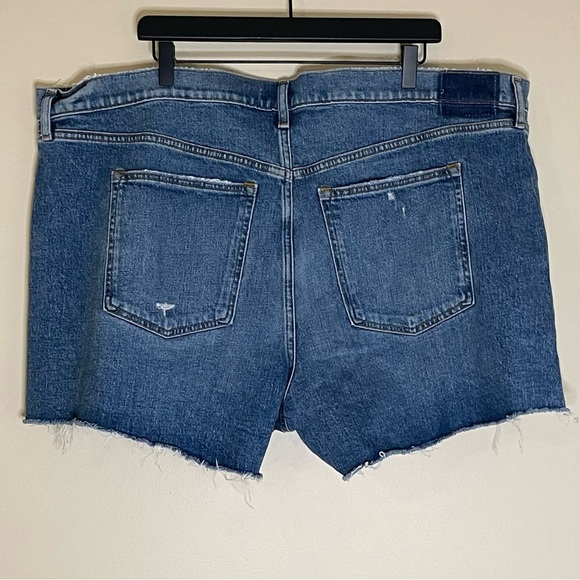 Abercrombie The 4” Mom Short High Rise NWT - Size 36/22 - Picture 4 of 6